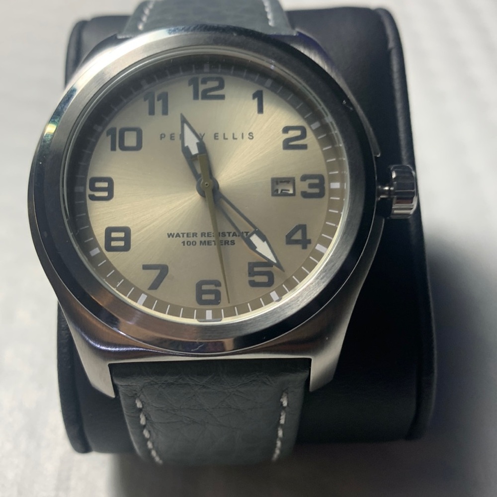 Perry Ellis Men’s Elegant Watch. Silver - With Date